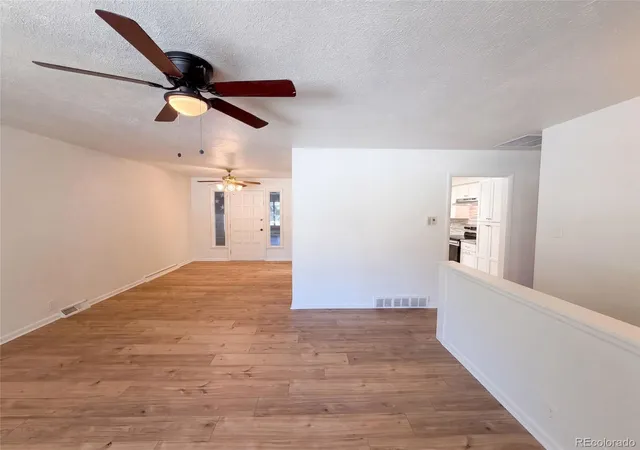 3rd image of 3352 W Aksarben Ave, Littleton, CO 80123 | MLS# 9324175