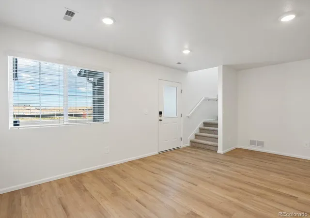 3rd image of 21259 E 65Th Ave, Aurora, CO 80019 | MLS# 2399741