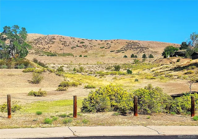 Photo 2 of Single family home for sale at 1681 S Arbutus Pl, Lakewood, CO 80228 | MLS# 3741602 | Listing updated on 2026-08-29