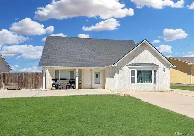 1st image of 720 11th St, Limon, CO 80828 | MLS# 7802742