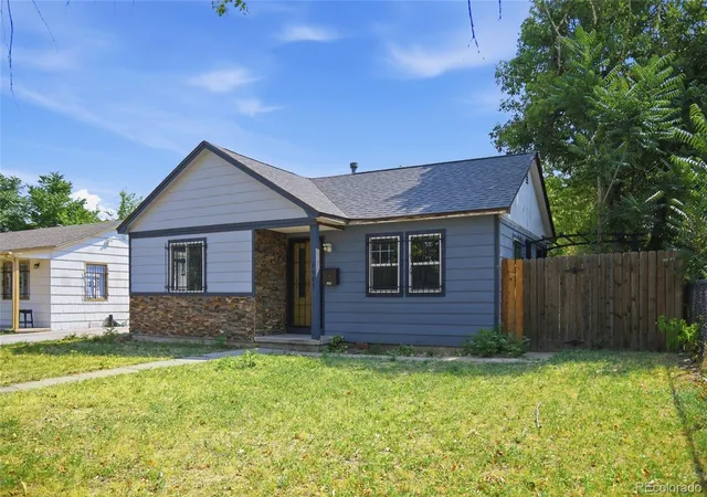 2nd image of 1608 Oakland St, Aurora, CO 80010 | MLS# 9062371