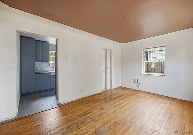 4th image of 1608 Oakland St, Aurora, CO 80010 | MLS# 9062371