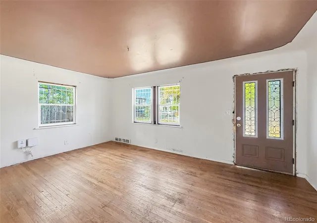 5th image of 1608 Oakland St, Aurora, CO 80010 | MLS# 9062371