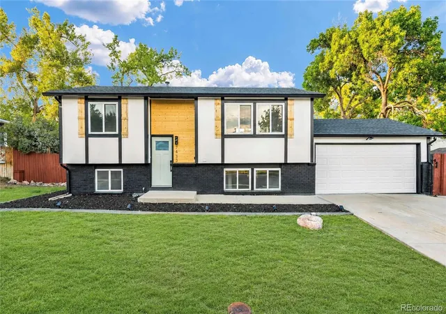 Photo 1 of Single family home for sale at 7433 W Hinsdale Dr, Littleton, CO 80128 | MLS# 7319964 | Listing updated on 2026-08-29