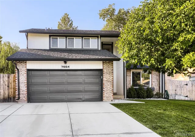 Photo 2 of Single family home for sale at 7654 W Ontario Pl, Littleton, CO 80128 | MLS# 6157436 | Listing updated on 2026-08-28