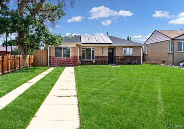 2nd image of 2270 Poplar St, Denver, CO 80207 | MLS# 7955143