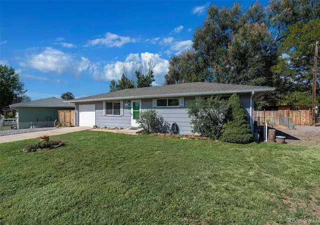 2nd image of 9 Elizabeth Ct, Longmont, CO 80501 | MLS# 2085384
