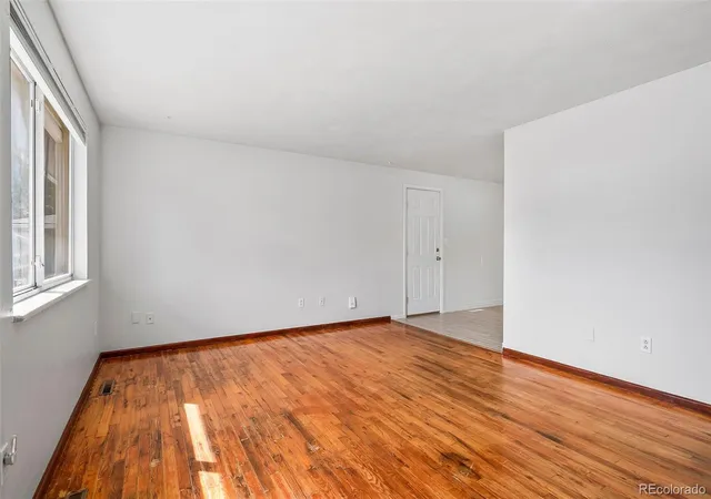 Photo 4 of Single family home for sale at 9 Elizabeth Ct, Longmont, CO 80501 | MLS# 2085384 | Listing updated on 2026-10-29