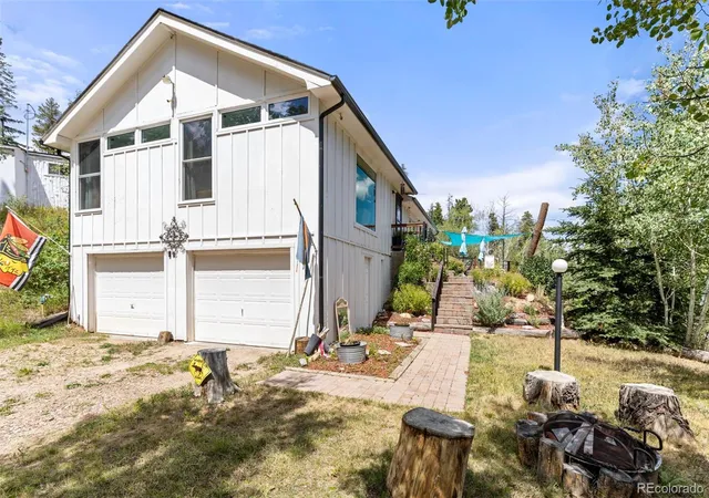 Photo 4 of Single family home for sale at 11827 Brook Rd, Golden, CO 80403 | MLS# 6318055 | Listing updated on 2026-08-19