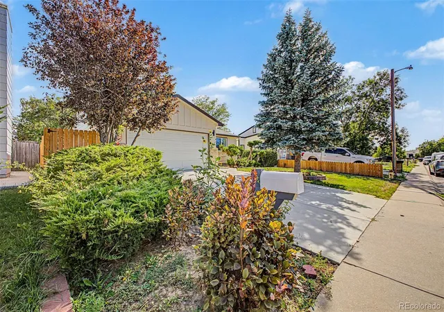 3rd image of 884 Madison Wy, Bennett, CO 80102 | MLS# 6533724