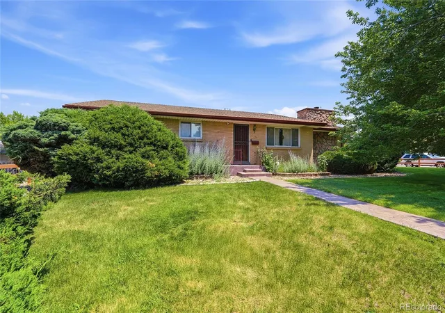 Photo 3 of Single family home for sale at 7290 S Penrose Ct, Centennial, CO 80122 | MLS# 5718384 | Listing updated on 2026-08-31