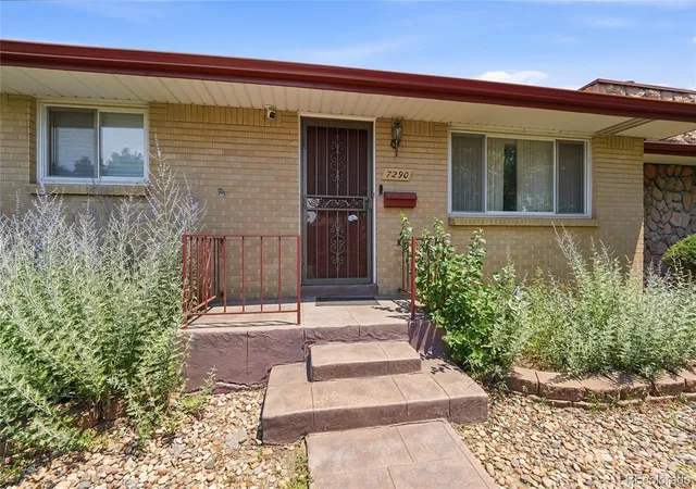 Photo 4 of Single family home for sale at 7290 S Penrose Ct, Centennial, CO 80122 | MLS# 5718384 | Listing updated on 2026-08-31