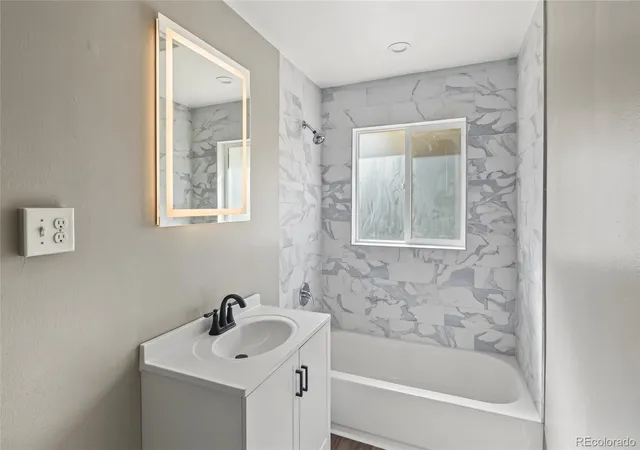 Listing Photo 2 - Condo for sale in building located at 1981 Alton St, Aurora, CO 80010