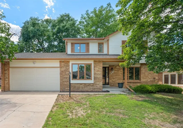 2nd image of 2027 S Gray Dr, Lakewood, CO 80227 | MLS# 8524101