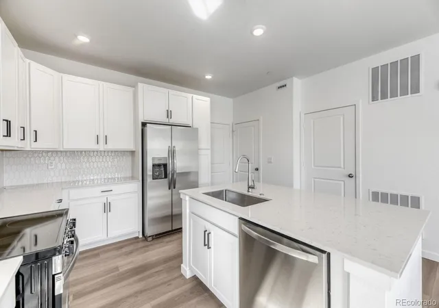 Photo 3 of Sale Pending at 7659 S Mobile Way, Aurora, CO 80016 | MLS# 5560096 | Listing updated on 2026-09-28