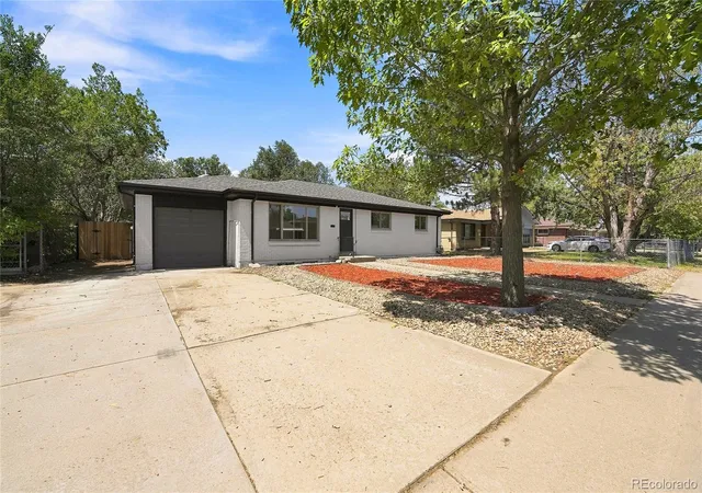 3rd image of 3113 Worchester St, Aurora, CO 80011 | MLS# 4377802