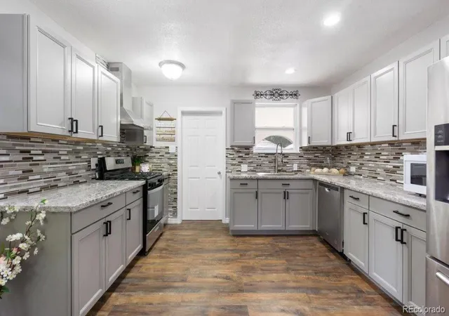 2nd image of 521 N Osceola St, Denver, CO 80204 | MLS# 1871919