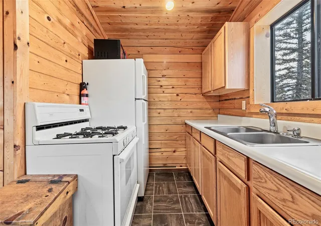 Photo 4 of Single family home for sale at 225 Deadwood Dr, Jefferson, CO 80456 | MLS# 6398450 | Listing updated on 2026-08-20