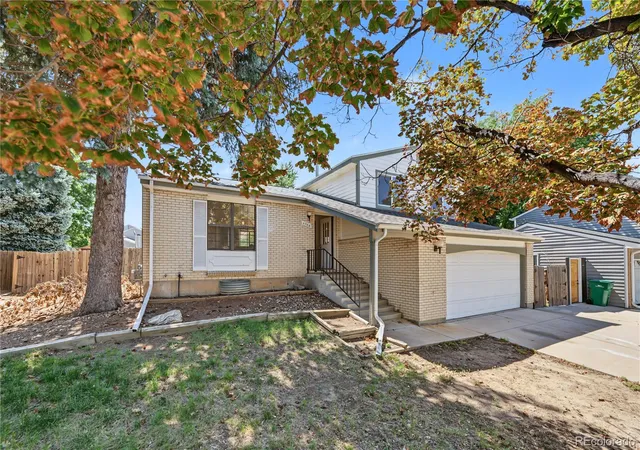 Photo 3 of Single family home for sale at 4586 S Fraser Way, Aurora, CO 80015 | MLS# 7210277 | Listing updated on 2026-09-25