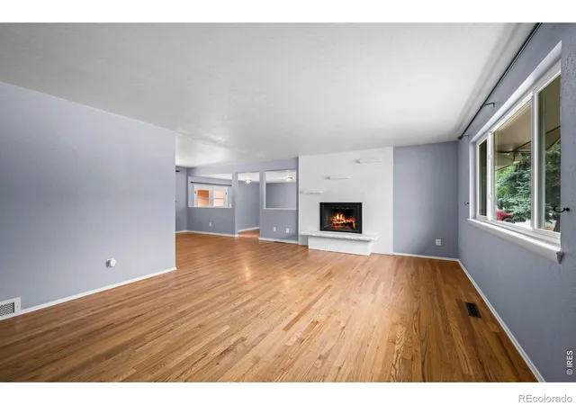 Photo 4 of Single family home for sale at 1023 Tulip St, Longmont, CO 80501 | MLS# IR1066845 | Listing updated on 2026-10-06