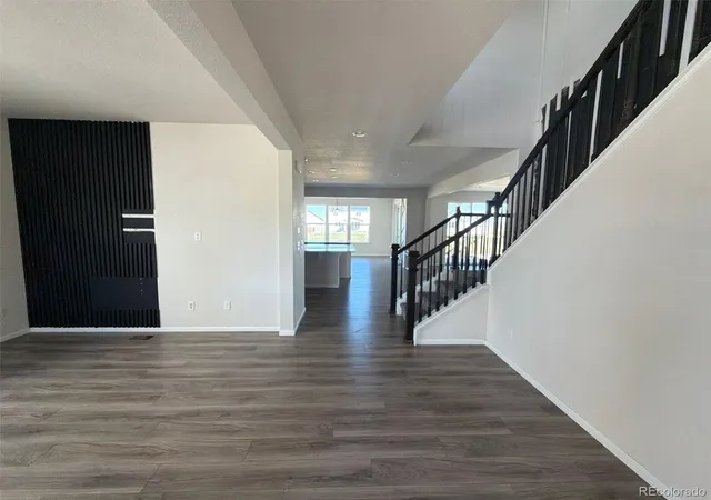 4th image of 951 N Vandriver Wy, Aurora, CO 80018 | MLS# 3160760