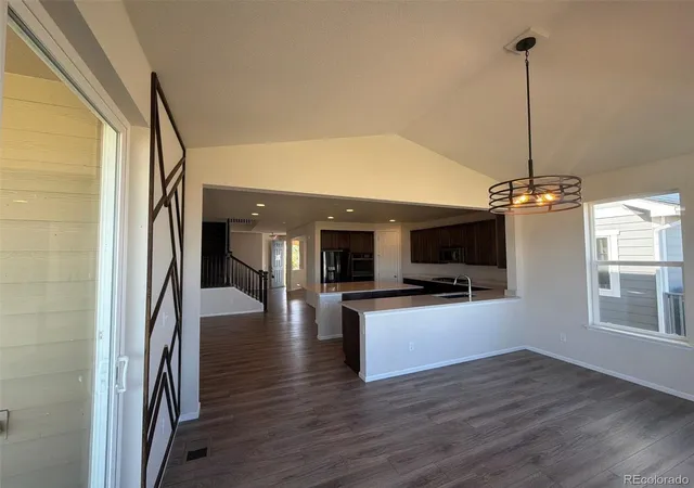 5th image of 951 N Vandriver Wy, Aurora, CO 80018 | MLS# 3160760