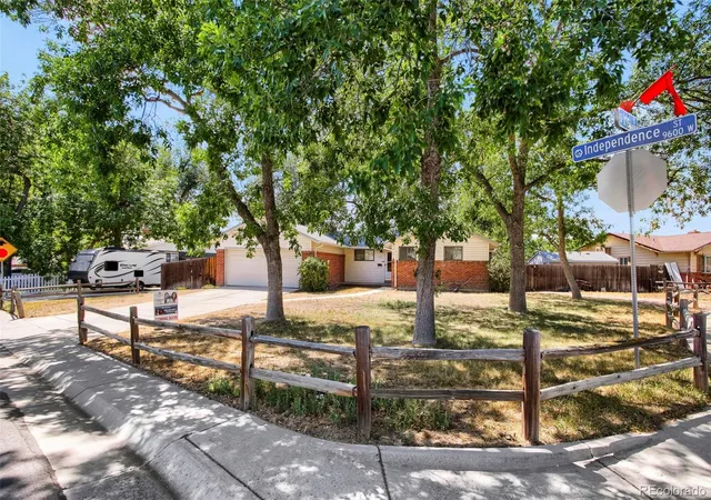 3rd image of 6421 Independence St, Arvada, CO 80004 | MLS# 6855387