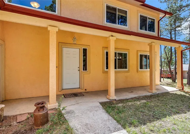 3rd image of 19295 Rim Of World Dr, Monument, CO 80132 | MLS# 5037188