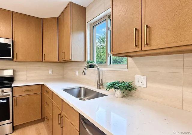 Photo 3 of Single family home for sale at 6184 S Benton Ct, Littleton, CO 80123 | MLS# 9969558 | Listing updated on 2026-10-08