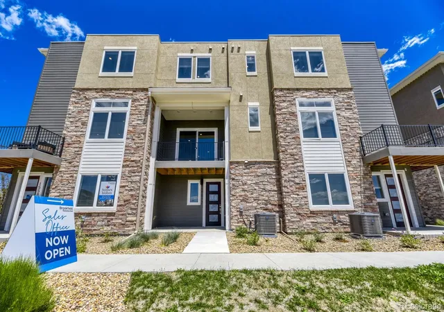 1st image of 15577 W Washburn Dr, Lakewood, CO 80228 | MLS# 1877480