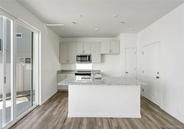 3rd image of 10001 Revere Ct, Commerce City, CO 80022 | MLS# 1937955