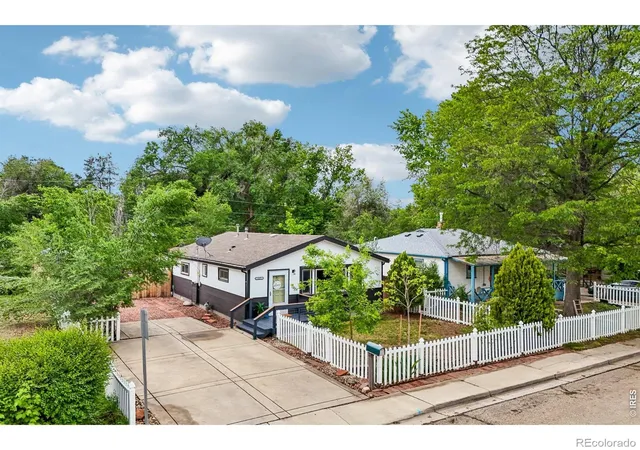 1st image of 127 E Saint Clair Ave, Longmont, CO 80504 | MLS# IR1066978