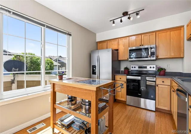 Photo 3 of Townhouse for sale at 805 Summer Hawk Dr #B10, Longmont, CO 80504 | MLS# 6811717 | Listing updated on 2026-09-17