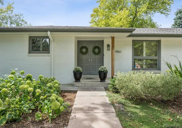 Photo 1 of Single family home for sale at 3961 S Dahlia St, Englewood, CO 80113 | MLS# 7694775 | Listing updated on 2026-10-26