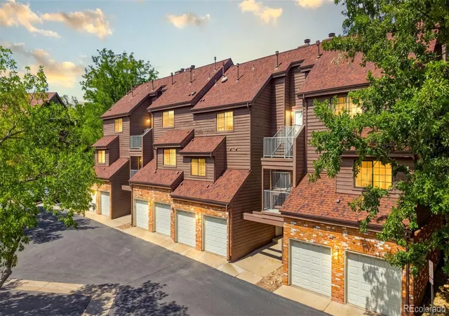 2nd image of 816 S Vance St, Lakewood, CO 80226