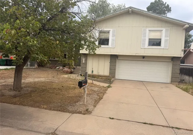 2nd image of 2069 S Macon Wy, Aurora, CO 80014 | MLS# 7393028