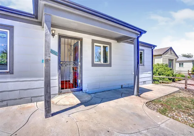 Photo 4 of Single family home for sale at 2025 Ironton St, Aurora, CO 80010 | MLS# 6668705 | Listing updated on 2026-10-01