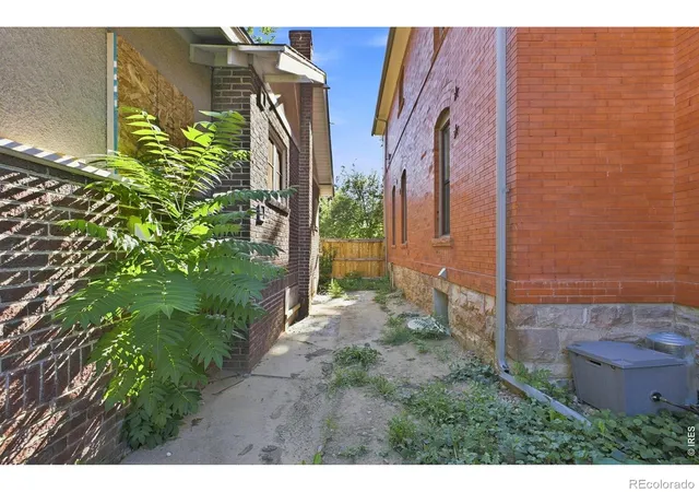 Photo 4 of Single family home for sale at 1445 Saint Paul St, Denver, CO 80206 | MLS# IR1067080 | Listing updated on 2026-10-04