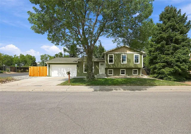 Photo 2 of Sale Pending at 2691 Ridge Dr, Broomfield, CO 80020 | MLS# 6412135 | Listing updated on 2026-09-27