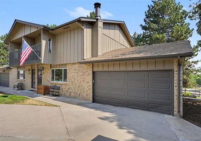 Photo 3 of Townhouse for sale at 986 Welch Ct, Golden, CO 80401 | MLS# 5797465 | Listing updated on 2026-10-04