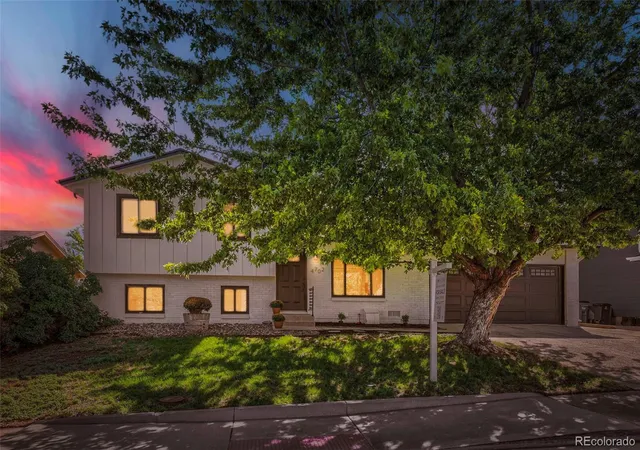 Photo 4 of Single family home for sale at 4702 S Dudley St, Littleton, CO 80123 | MLS# 4956431 | Listing updated on 2026-09-13