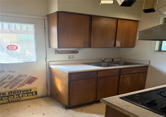 2nd image of 1309 Chester St, Aurora, CO 80010 | MLS# 1552186