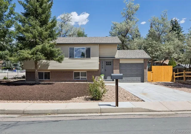 Photo 1 of Single family home for sale at 3704 Surrey Ln, Colorado Springs, CO 80918 | MLS# 2253026 | Listing updated on 2026-09-24