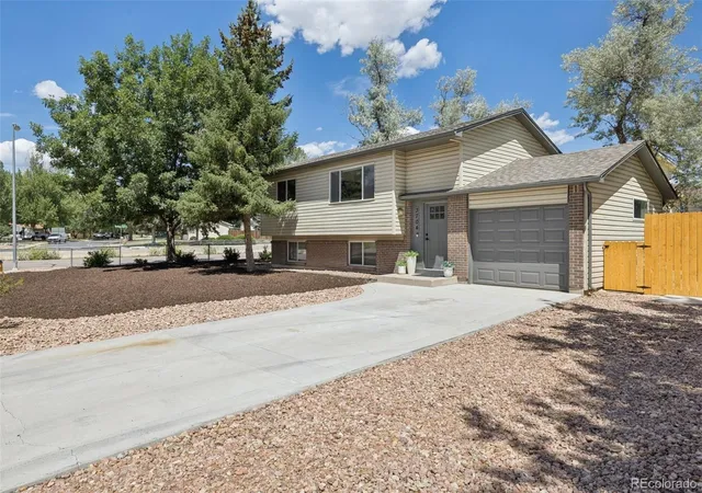 2nd image of 3704 Surrey Ln, Colorado Springs, CO 80918 | MLS# 2253026