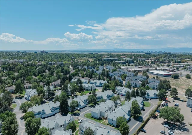 39th image of 12524 E Pacific Cir #B, Aurora, CO 80014 | MLS# 1774465
