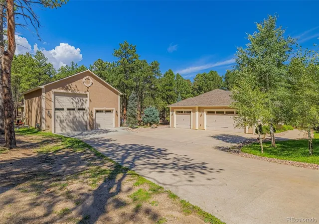 Photo 3 of Sale Pending at 335 Lariat Loop, Monument, CO 80132 | MLS# 4673800 | Listing updated on 2026-08-31