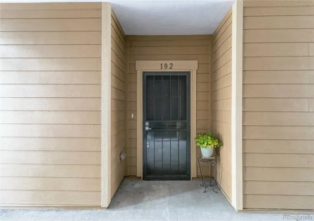 Photo 3 of Condo for sale at 10052 W Ute Pl #102, Littleton, CO 80127 | MLS# 6925626 | Listing updated on 2026-09-24
