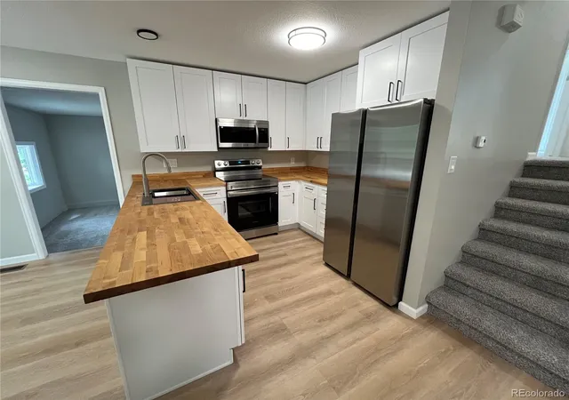4th image of 20672 E Batavia Dr, Aurora, CO 80011 | MLS# 6831511