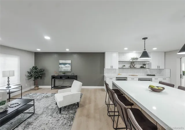 3rd image of 6895 S Ulster Cir, Englewood, CO 80112 | MLS# 8006604