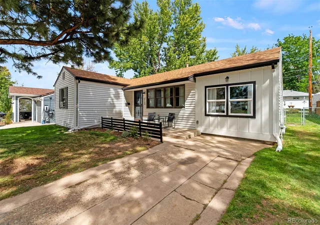Photo 1 of Single family home for sale at 5140 S Pearl St, Littleton, CO 80121 | MLS# 4093293 | Listing updated on 2026-09-18